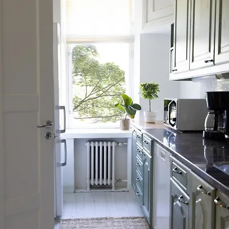 2ndhomes City Center 2br By The Finnish National Theatre With Balcony And Park View *